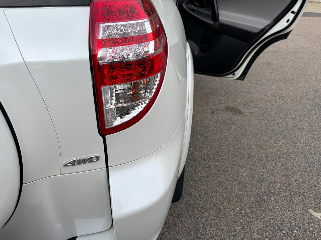 Toyota RAV4 Limited I4 4WD 2011