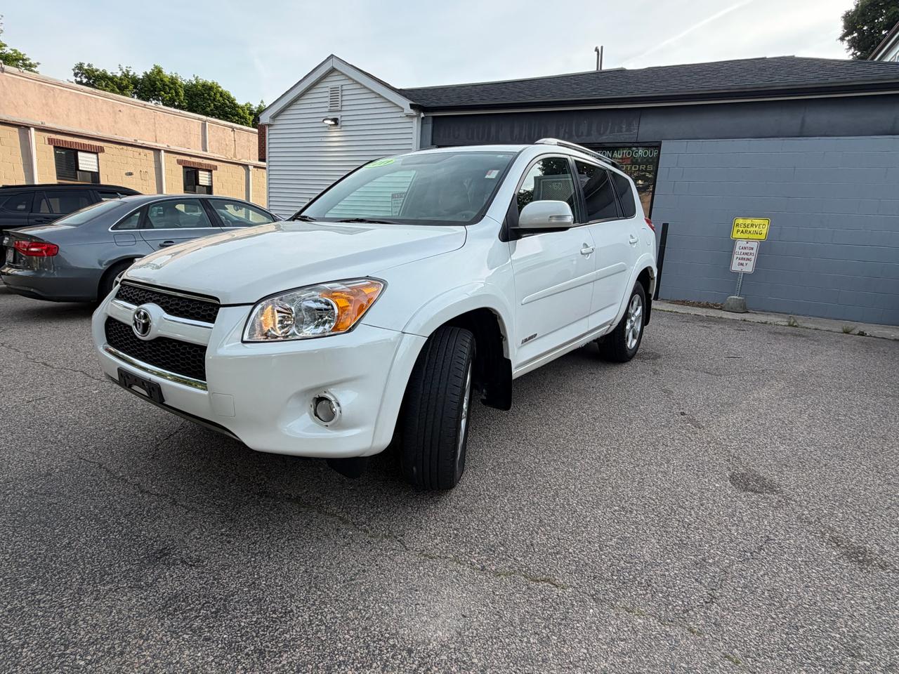 Toyota RAV4 Limited I4 4WD 2011