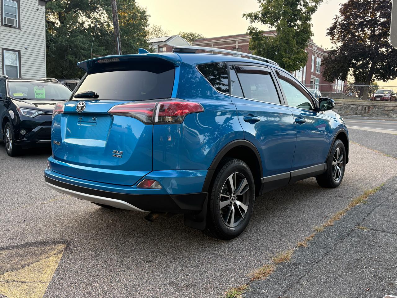Toyota RAV4 XLE AWD 2018