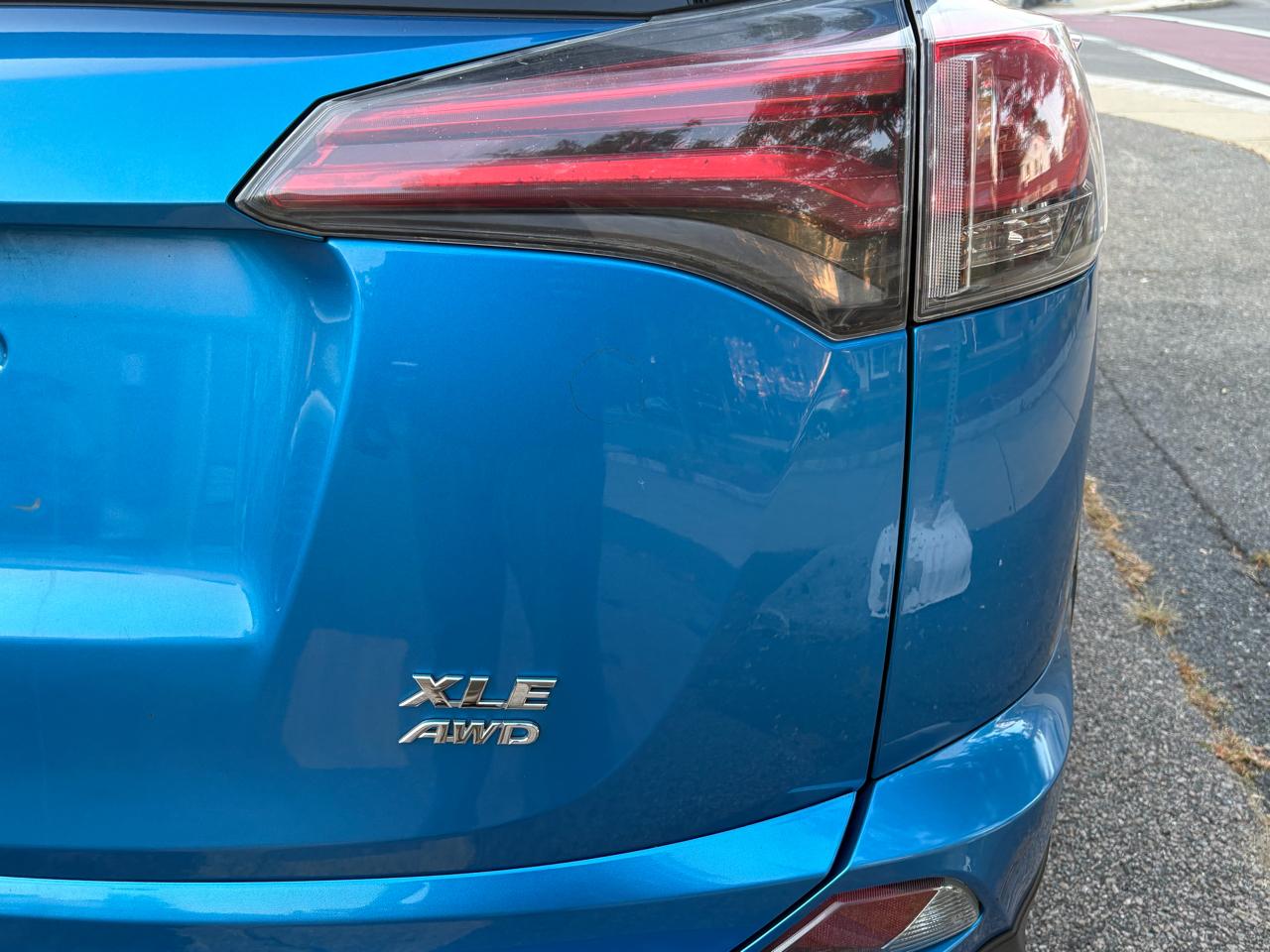 Toyota RAV4 XLE AWD 2018