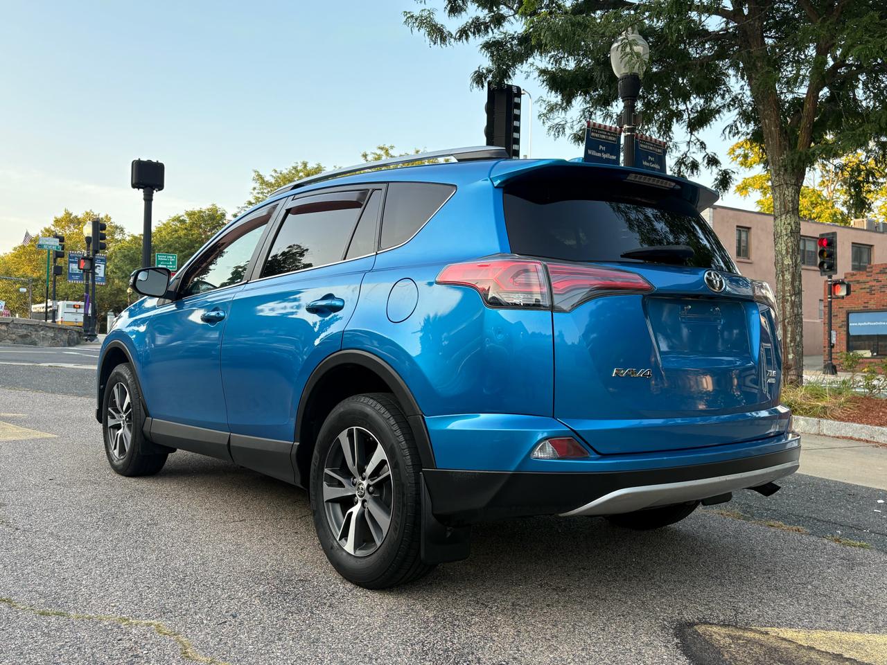Toyota RAV4 XLE AWD 2018
