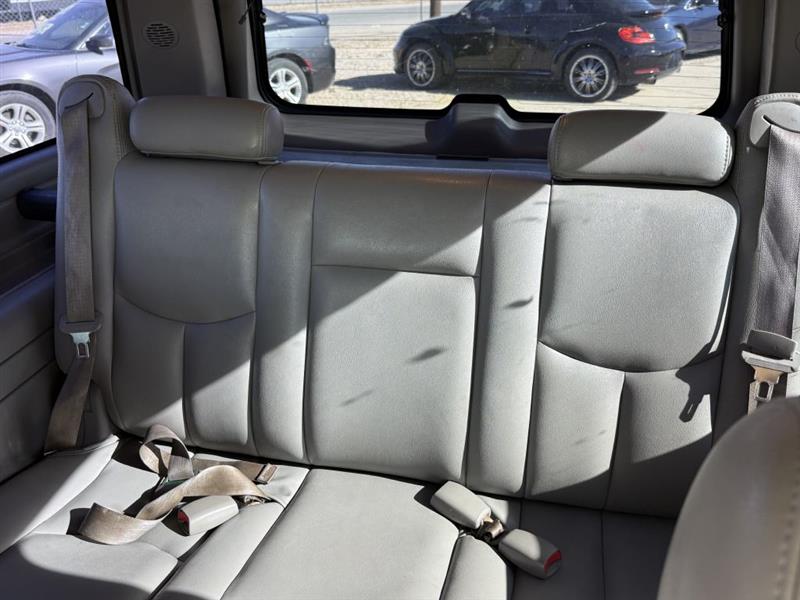 Chevrolet Suburban 1500 2WD 2004