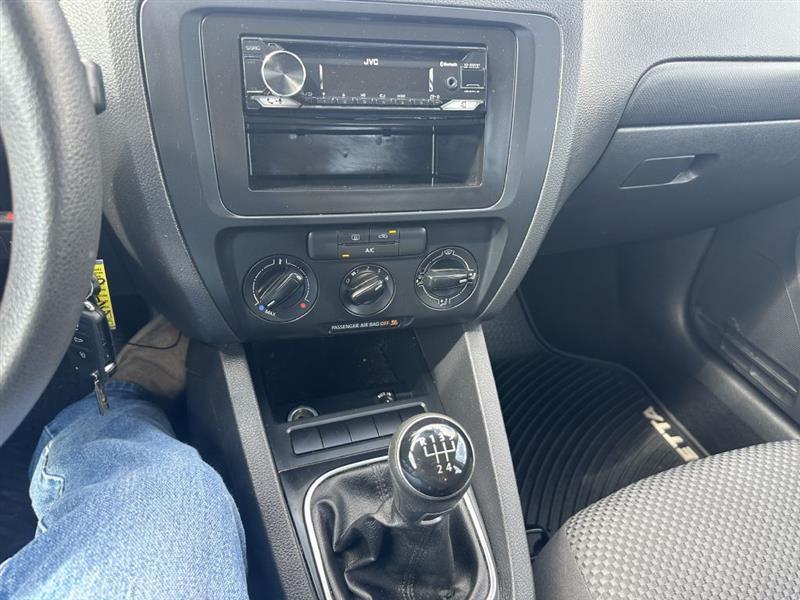 Volkswagen Jetta S 2013
