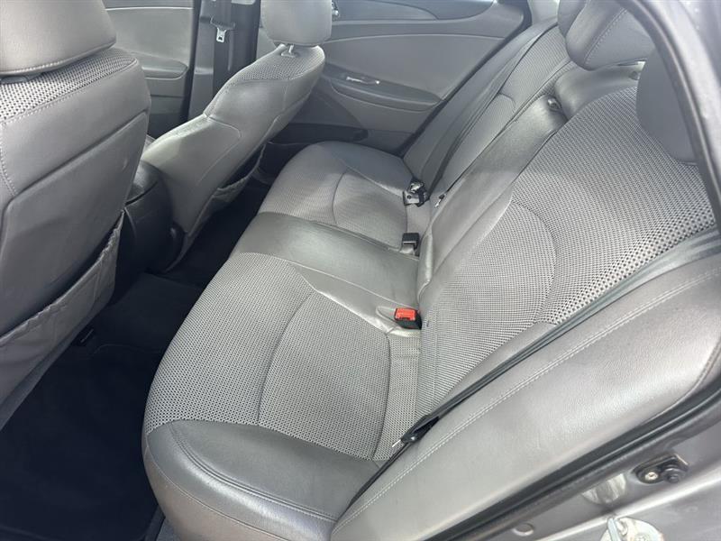 Hyundai Sonata SE Auto 2011