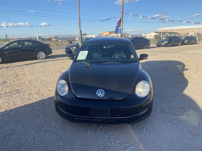 Volkswagen Beetle 2.0T Turbo w/Sunroof & Sound 2012