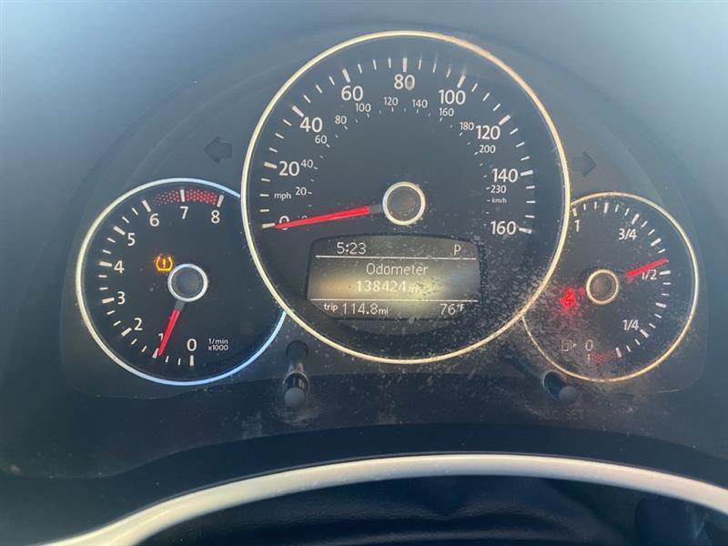 Volkswagen Beetle 2.0T Turbo w/Sunroof & Sound 2012
