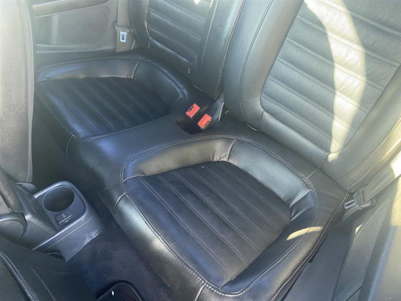 Volkswagen Beetle 2.0T Turbo w/Sunroof & Sound 2012