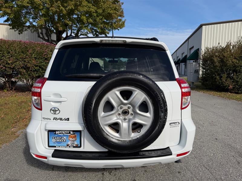 Toyota RAV4 Base I4 2WD 2010 Toyota RAV4 Base I4 2WD 2010