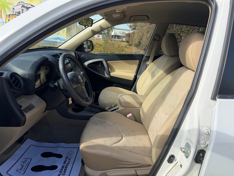 Toyota RAV4 Base I4 2WD 2010 Toyota RAV4 Base I4 2WD 2010