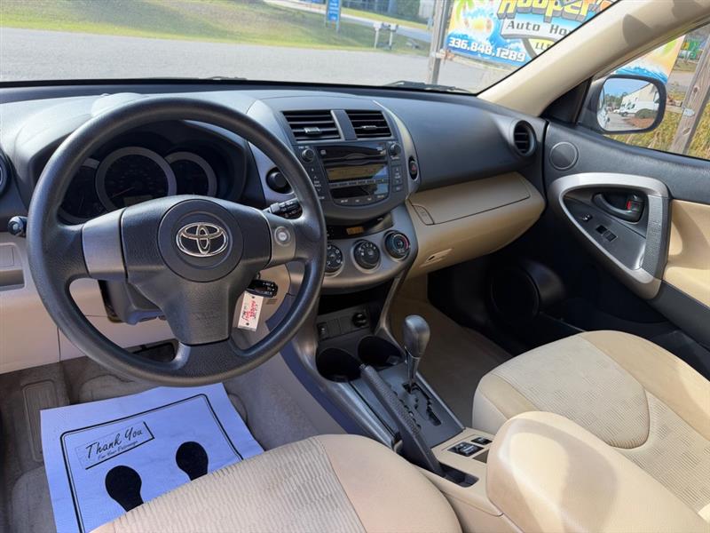 Toyota RAV4 Base I4 2WD 2010 Toyota RAV4 Base I4 2WD 2010