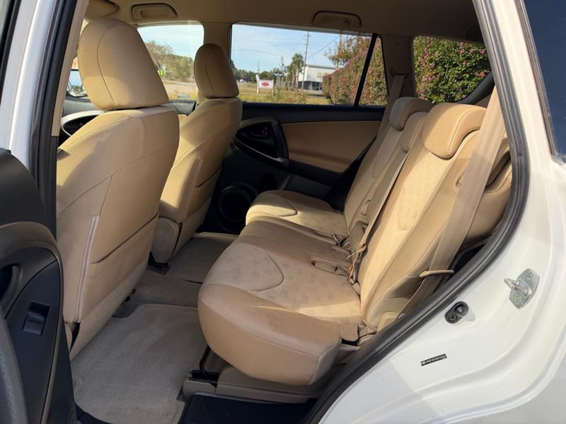 Toyota RAV4 Base I4 2WD 2010 Toyota RAV4 Base I4 2WD 2010