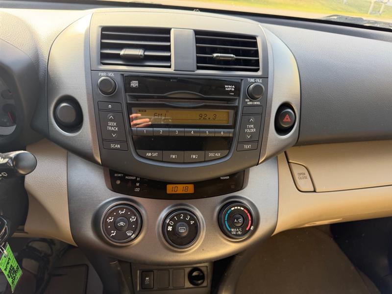 Toyota RAV4 Base I4 2WD 2010 Toyota RAV4 Base I4 2WD 2010