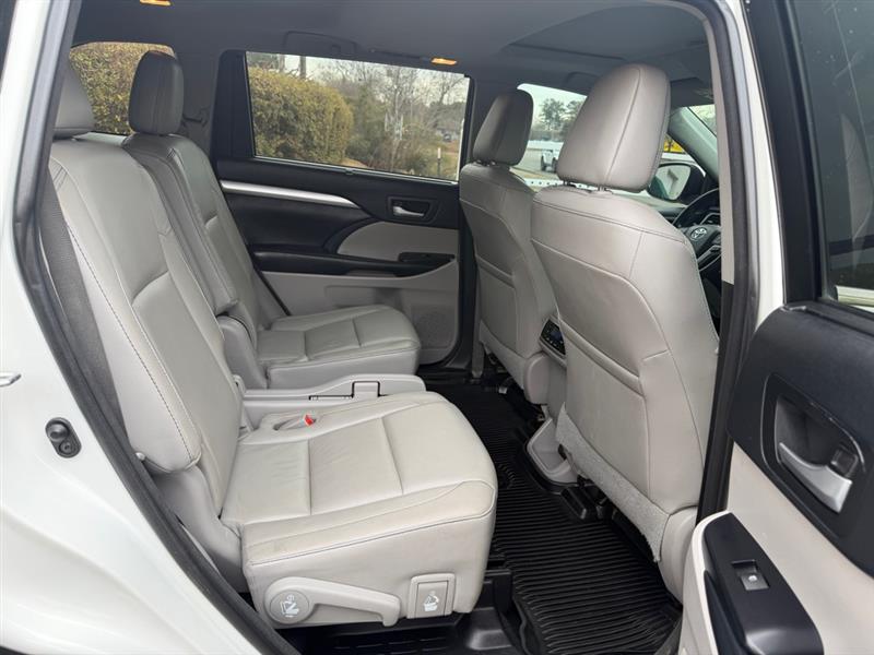 Toyota Highlander SE FWD V6 2018