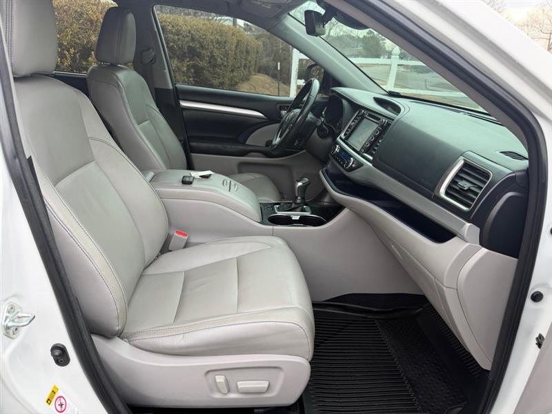 Toyota Highlander SE FWD V6 2018