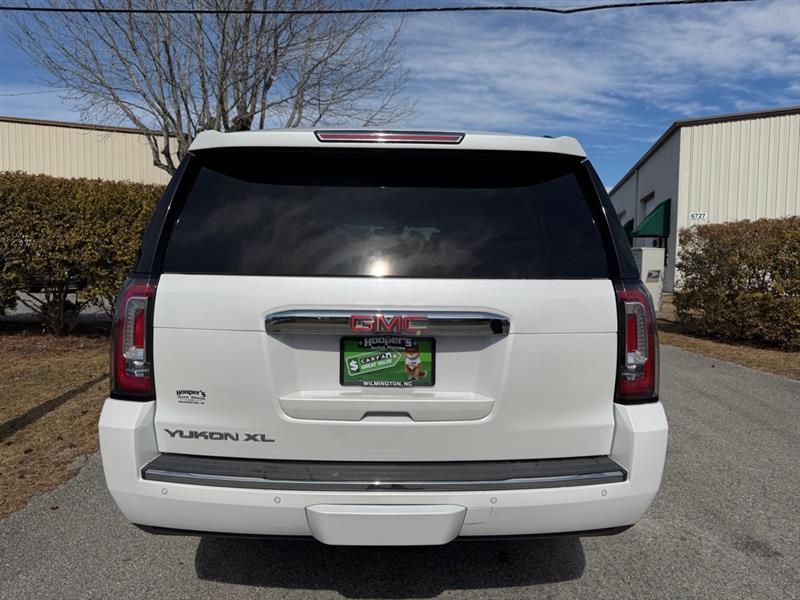 GMC Yukon XL Denali 4WD 2017