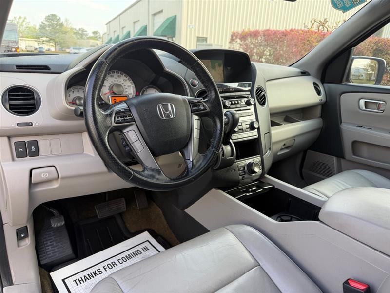 Honda Pilot Touring 2WD 5-Spd AT with DVD 2015
