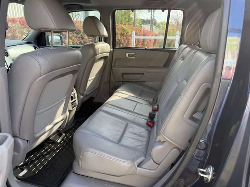 Honda Pilot Touring 2WD 5-Spd AT with DVD 2015