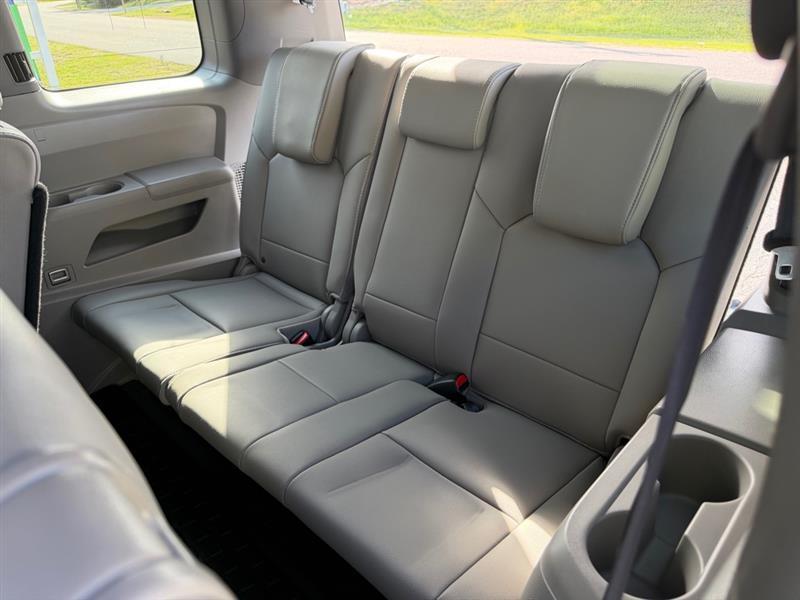 Honda Pilot Touring 2WD 5-Spd AT with DVD 2015