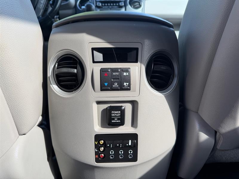 Honda Pilot Touring 2WD 5-Spd AT with DVD 2015