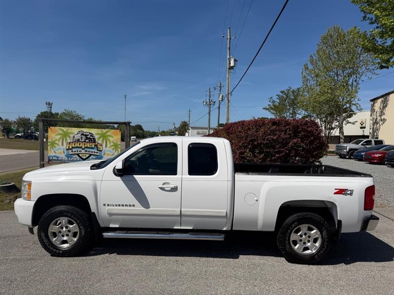 Chevrolet Silverado 1500 Work Truck Ext. Cab Std. Box 4WD 2008