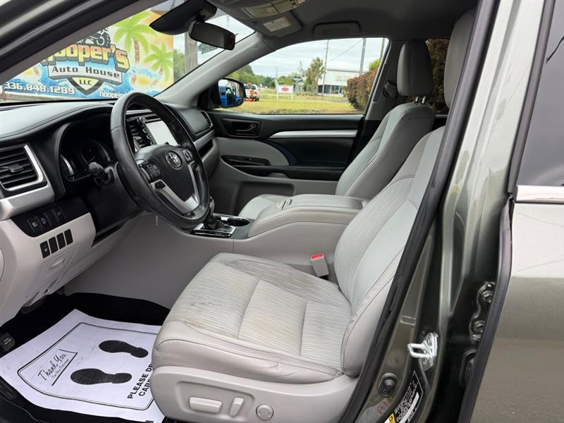 Toyota Highlander LE Plus AWD V6 2019