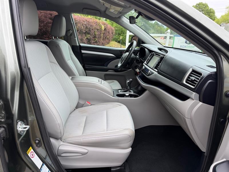 Toyota Highlander LE Plus AWD V6 2019