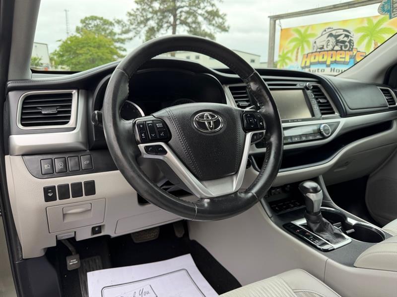 Toyota Highlander LE Plus AWD V6 2019