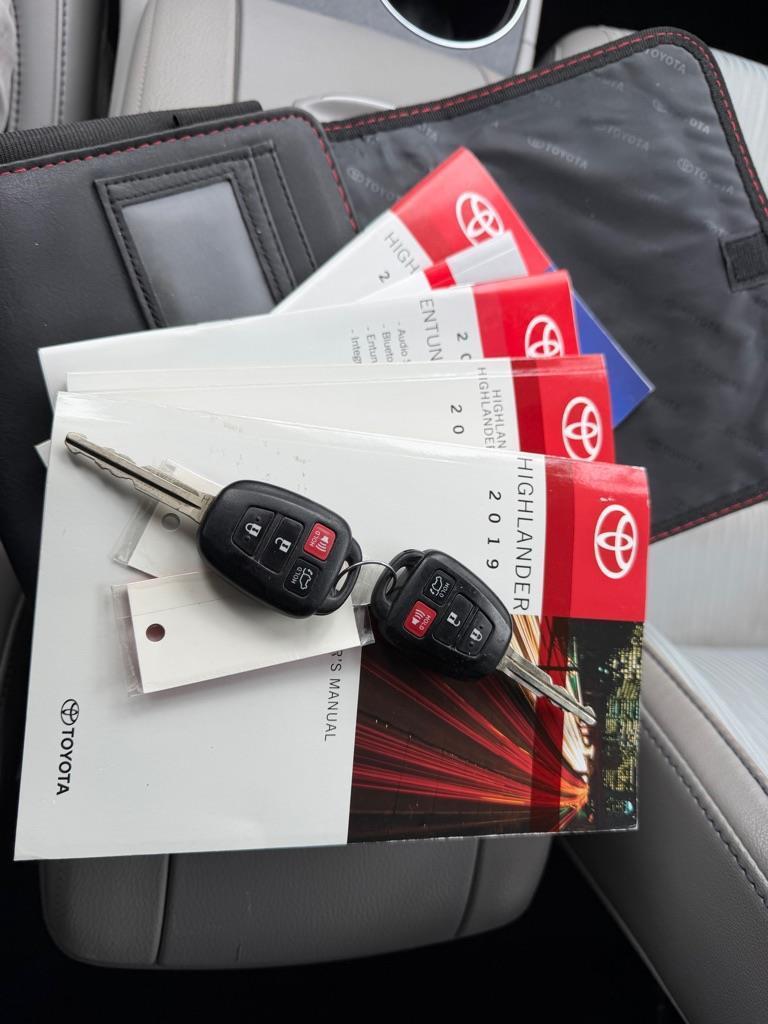 Toyota Highlander LE Plus AWD V6 2019