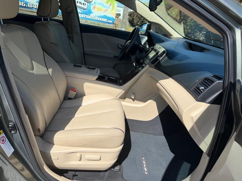 Toyota Venza LE V6 FWD 2013