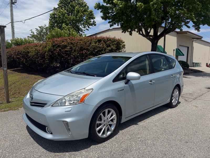 2014 Toyota Prius v Five's photo