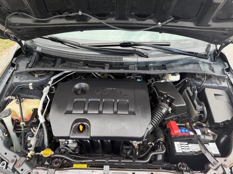 Toyota Corolla S 5-Speed MT 2012