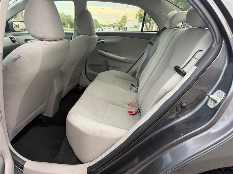 Toyota Corolla S 5-Speed MT 2012