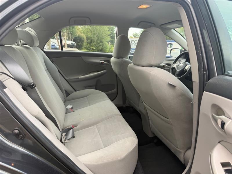 Toyota Corolla S 5-Speed MT 2012