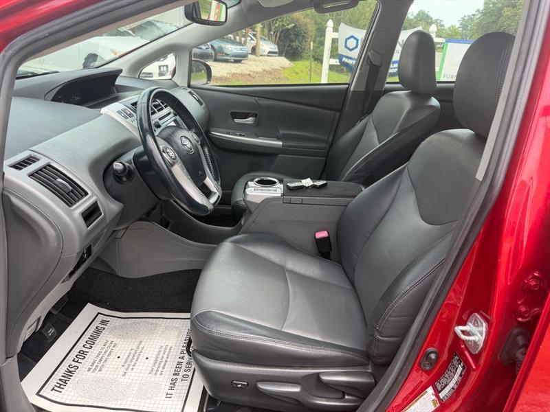 2013 Toyota Prius v Five - Photo 10