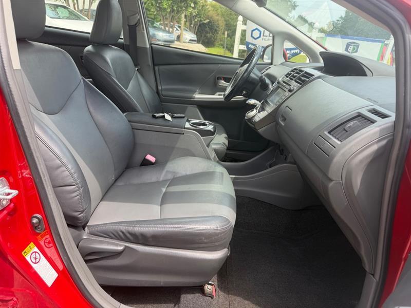 2013 Toyota Prius v Five - Photo 13