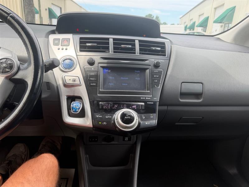 2013 Toyota Prius v Five - Photo 16