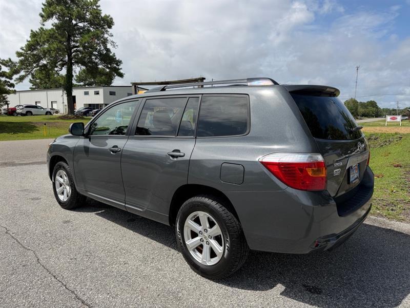 Toyota Highlander Base 2WD 2008