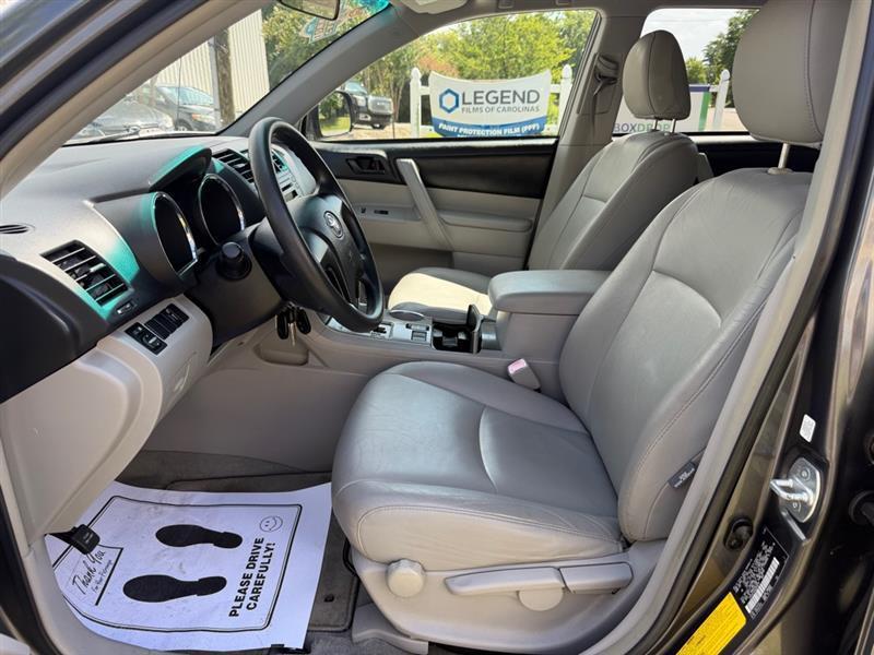 Toyota Highlander Base 2WD 2008