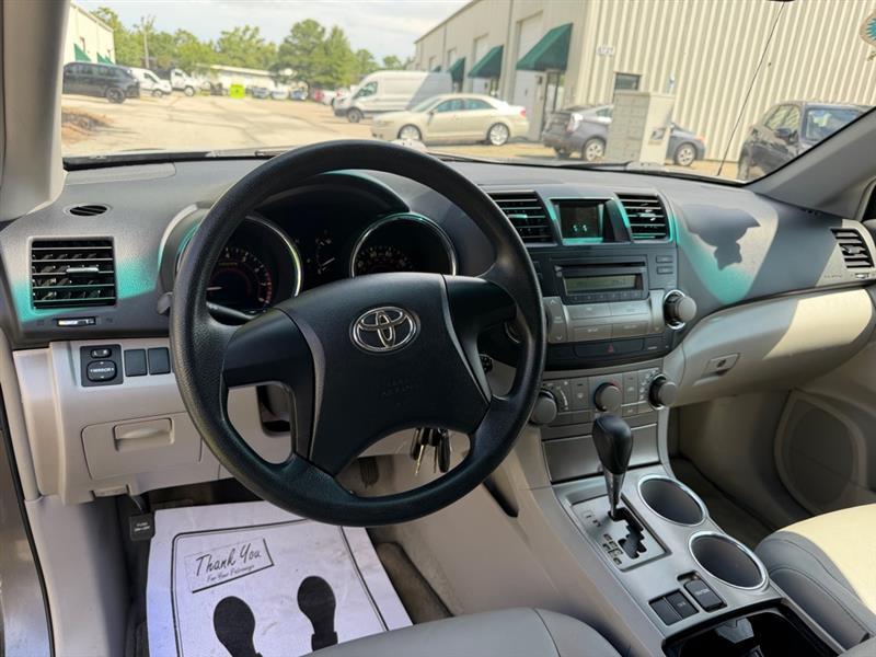 Toyota Highlander Base 2WD 2008