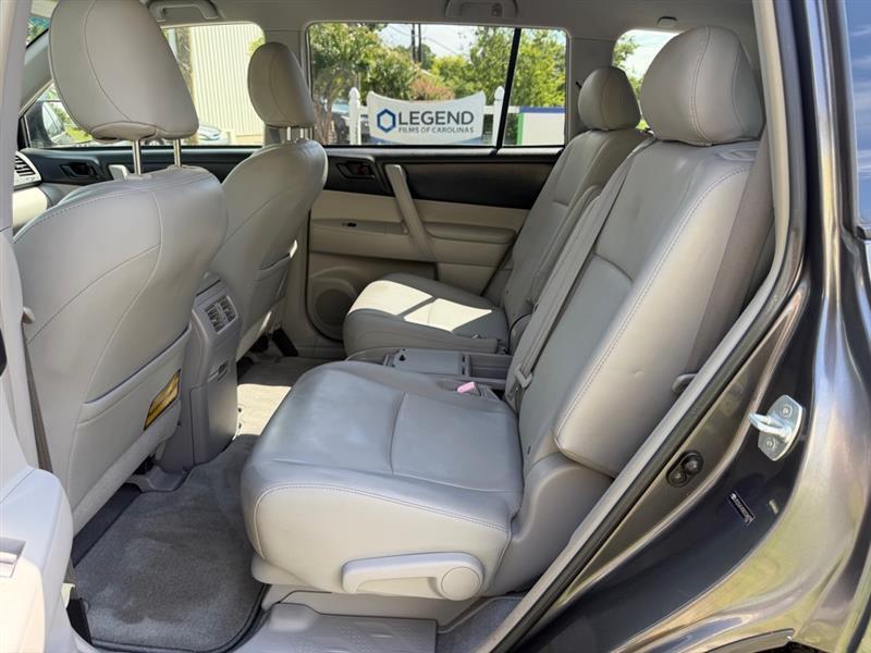 Toyota Highlander Base 2WD 2008