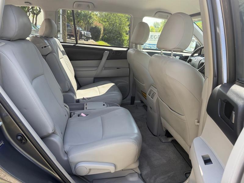Toyota Highlander Base 2WD 2008