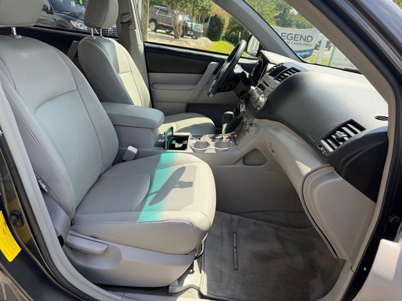 Toyota Highlander Base 2WD 2008