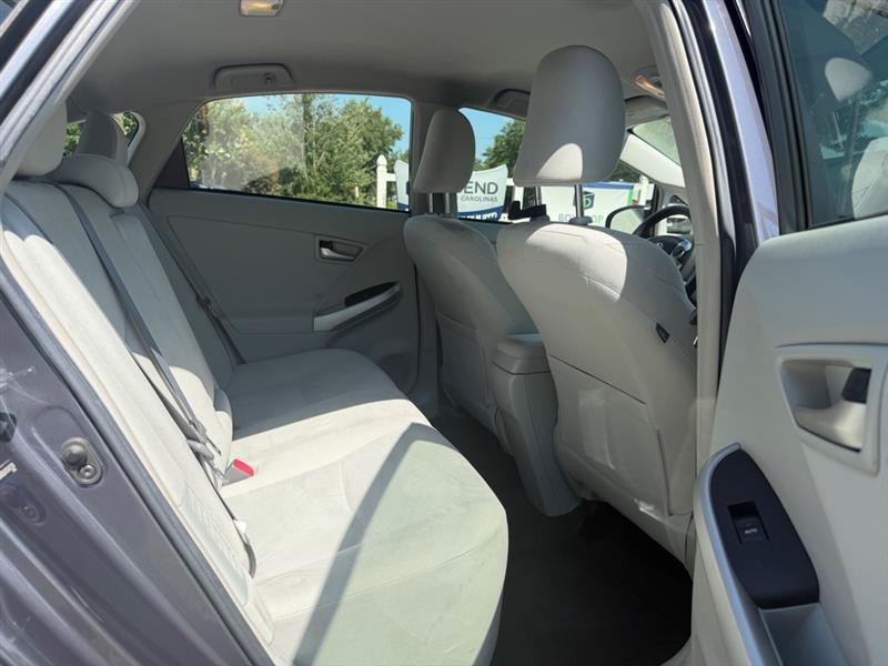 Toyota Prius Prius V 2012