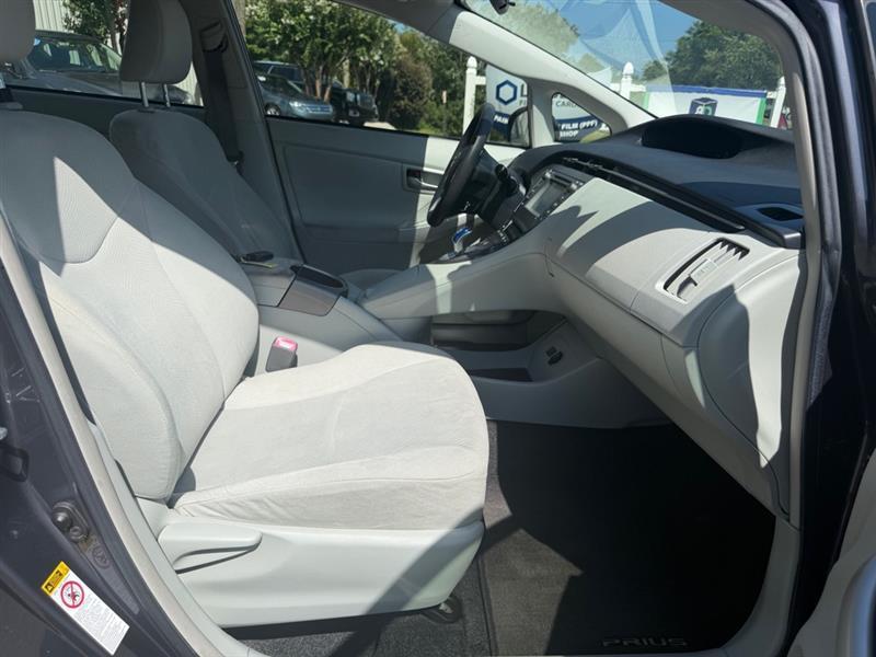 Toyota Prius Prius V 2012