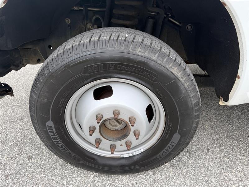 Ford F-350 SD XL Crew Cab Long Bed DRW 4WD 2012