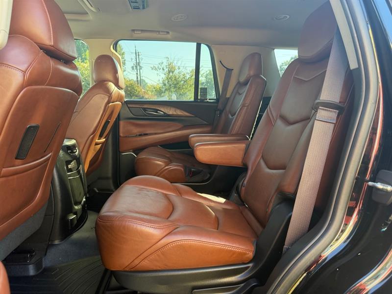 Cadillac Escalade Luxury 4WD 2016