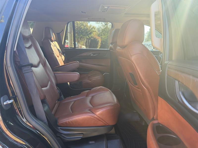 Cadillac Escalade Luxury 4WD 2016