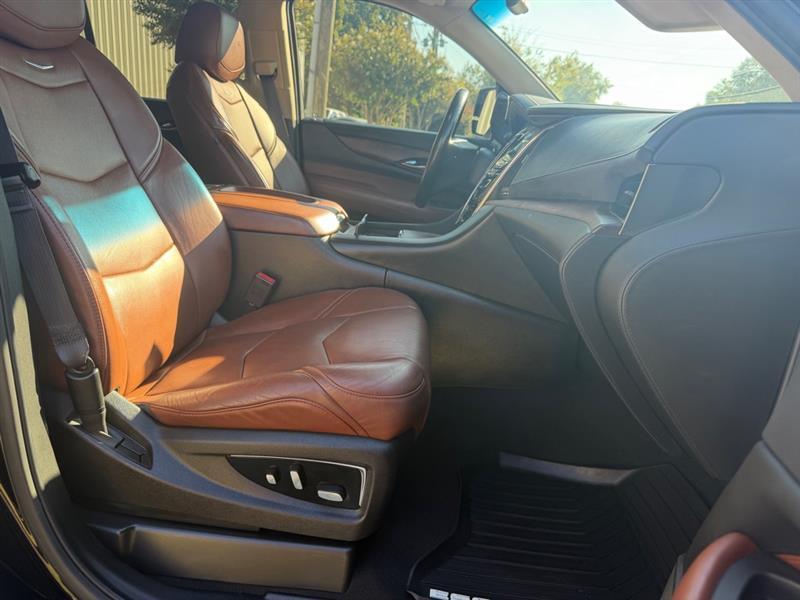 Cadillac Escalade Luxury 4WD 2016