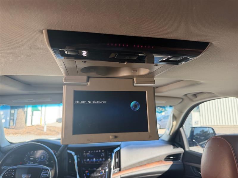 Cadillac Escalade Luxury 4WD 2016