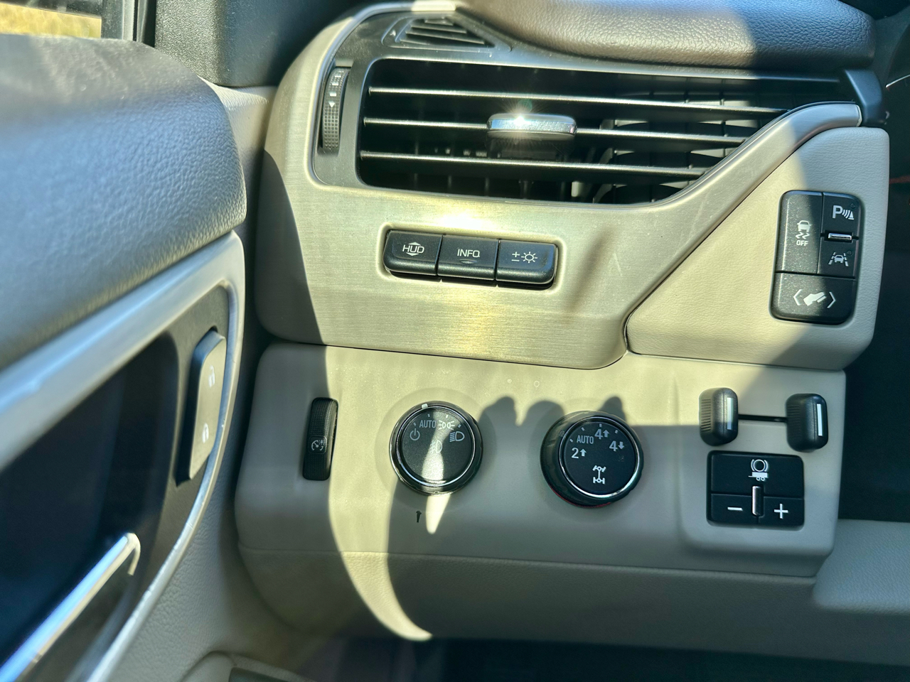 GMC Yukon Denali 4WD 2016